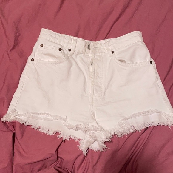 Zara Pants - ZARA white jean shorts